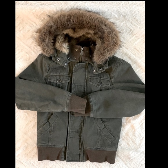 Aritzia TNA winter jacket - Picture 1 of 4